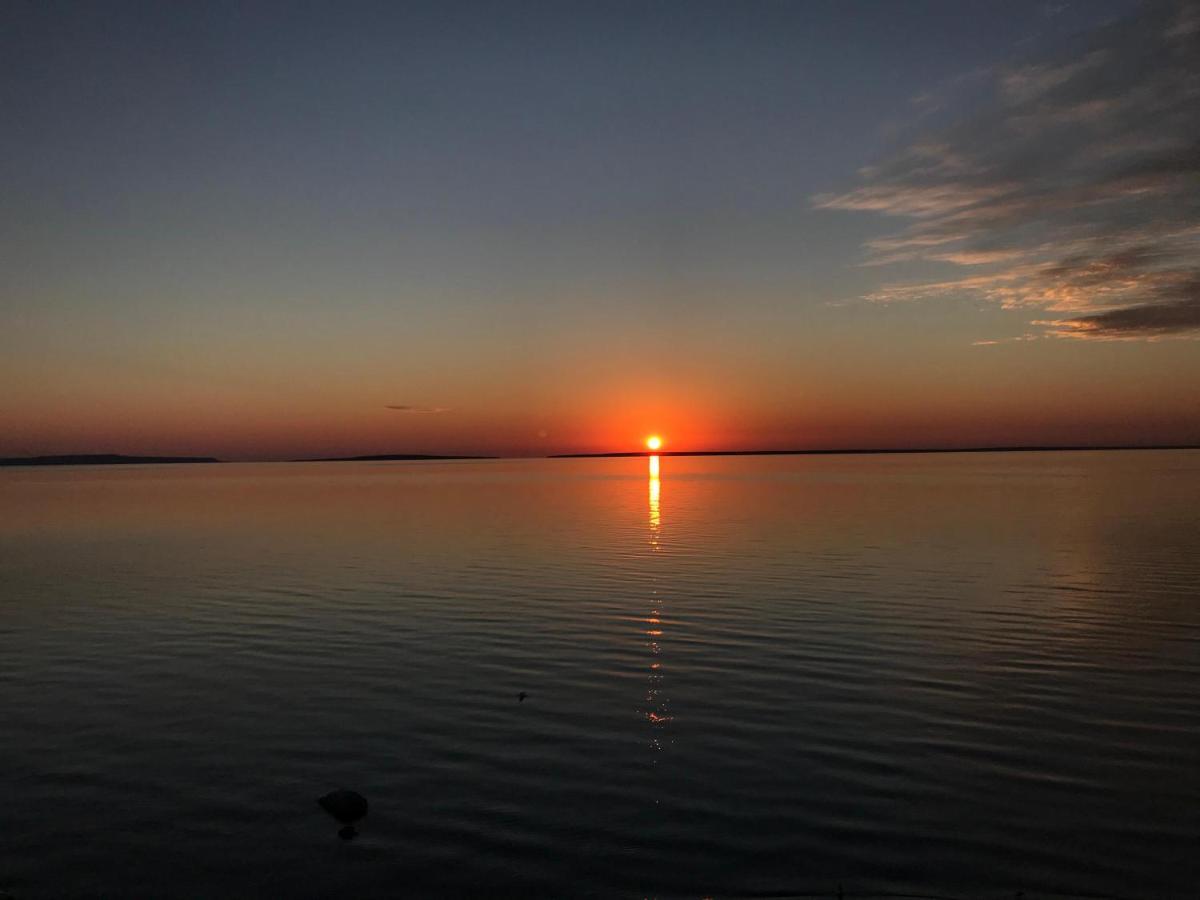 Mackinaw Beach And Bay Inn & Suites Маккино Сити Экстерьер фото