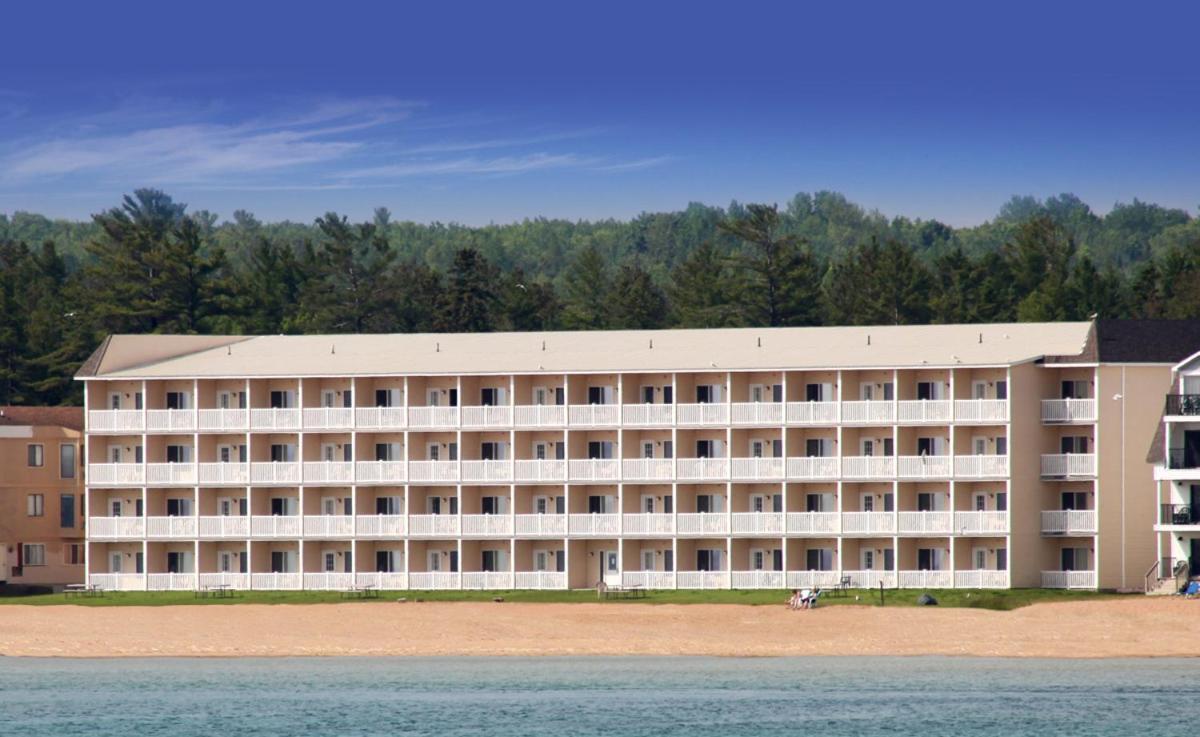 Mackinaw Beach And Bay Inn & Suites Маккино Сити Экстерьер фото