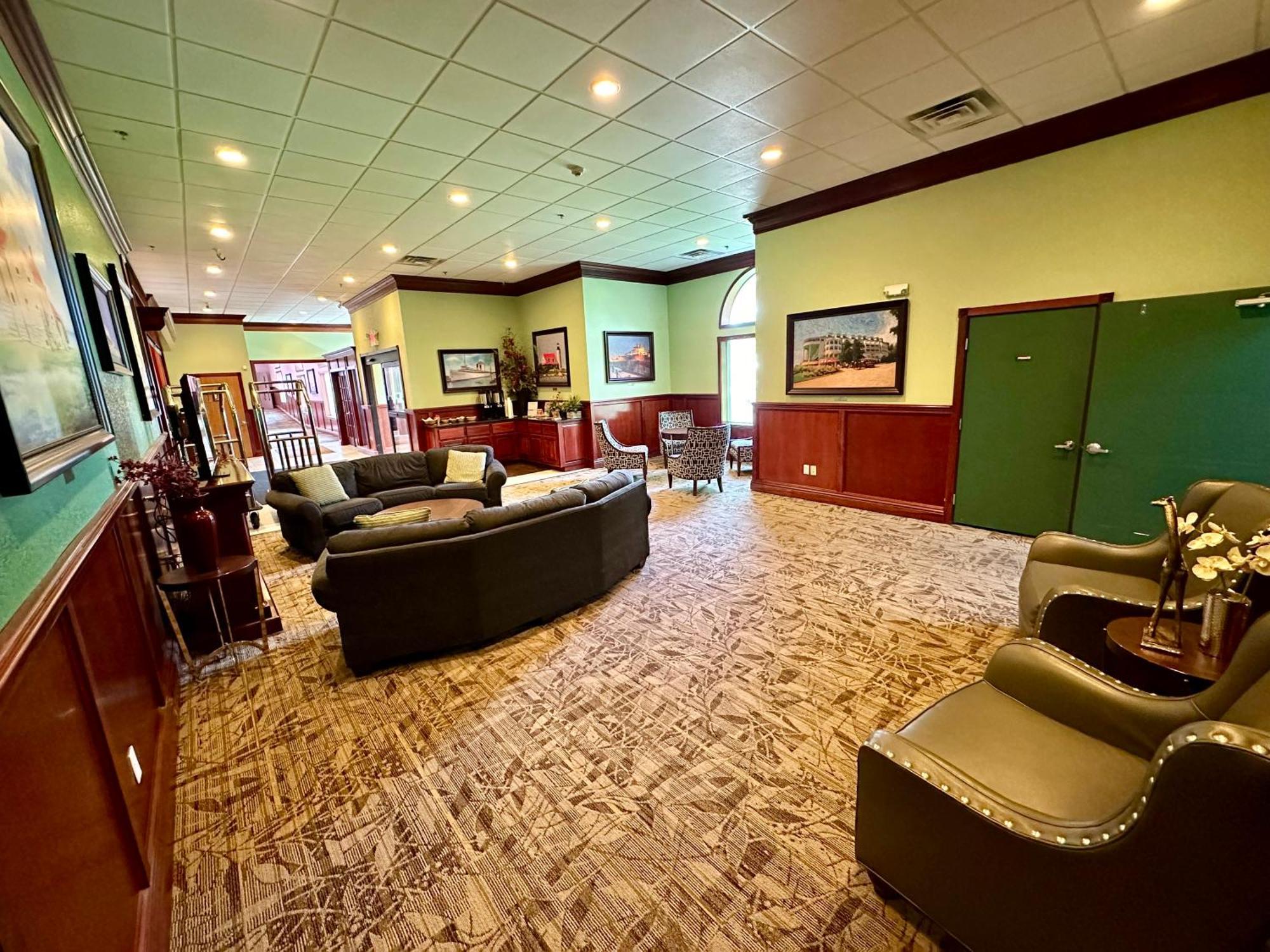 Mackinaw Beach And Bay Inn & Suites Маккино Сити Экстерьер фото