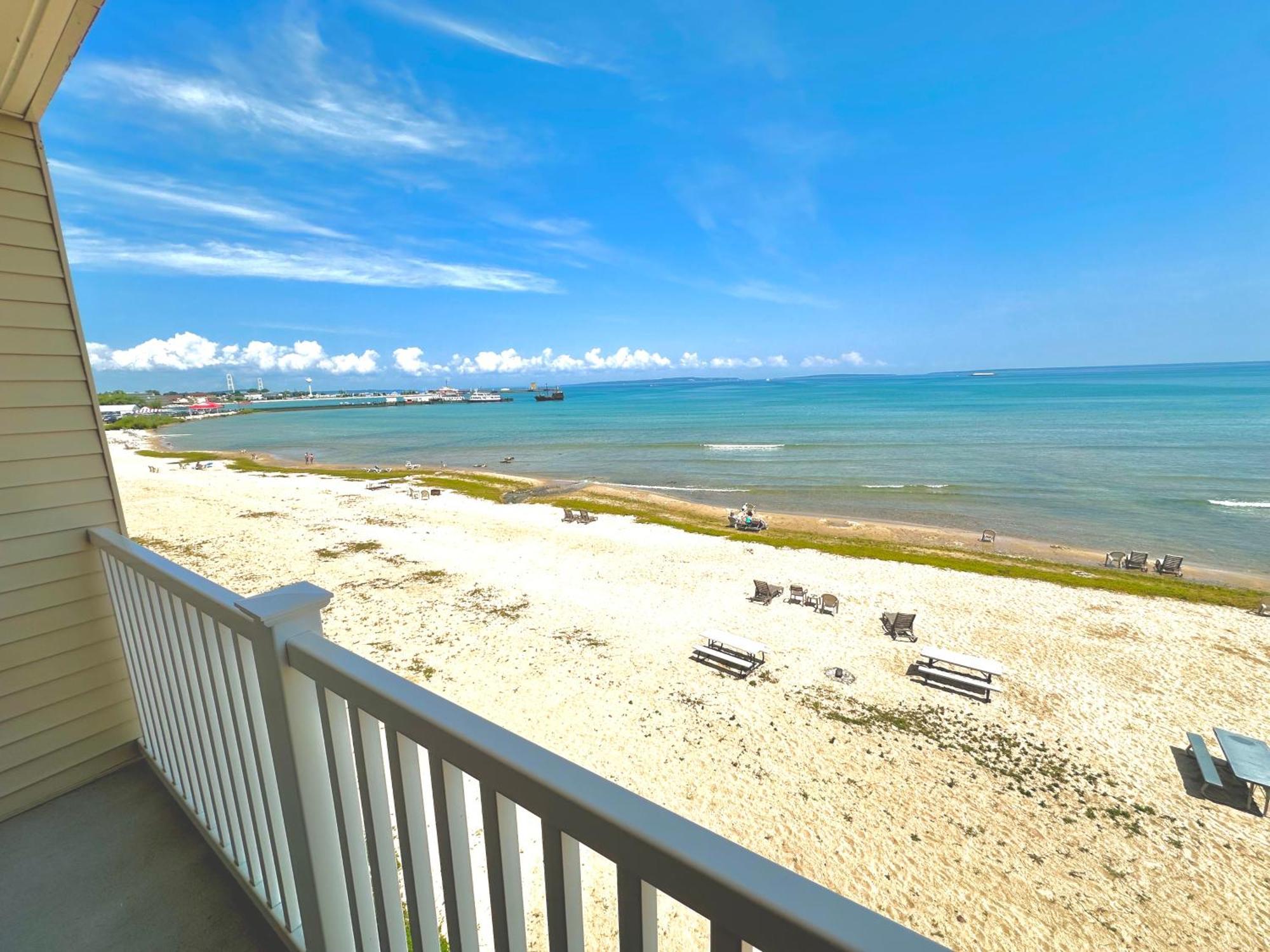 Mackinaw Beach And Bay Inn & Suites Маккино Сити Экстерьер фото