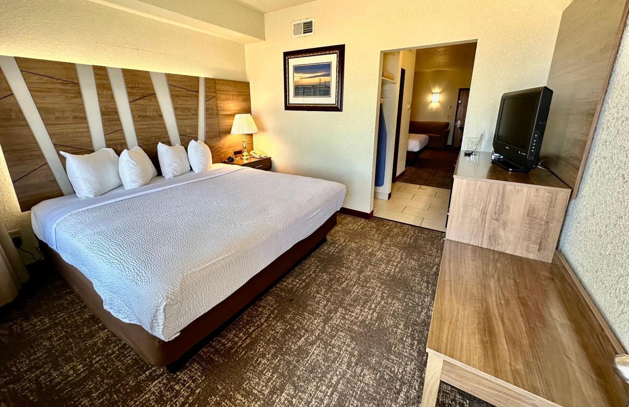 Mackinaw Beach And Bay Inn & Suites Маккино Сити Экстерьер фото