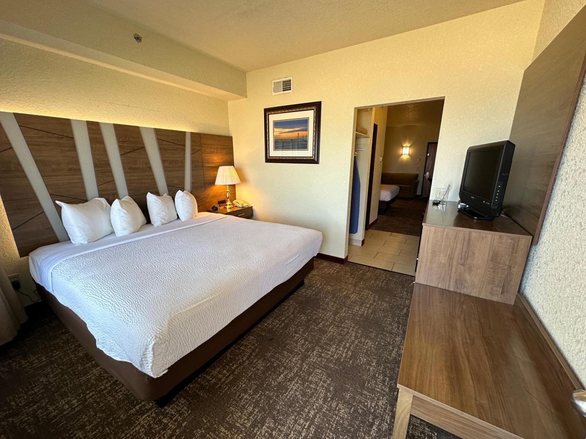 Mackinaw Beach And Bay Inn & Suites Маккино Сити Экстерьер фото