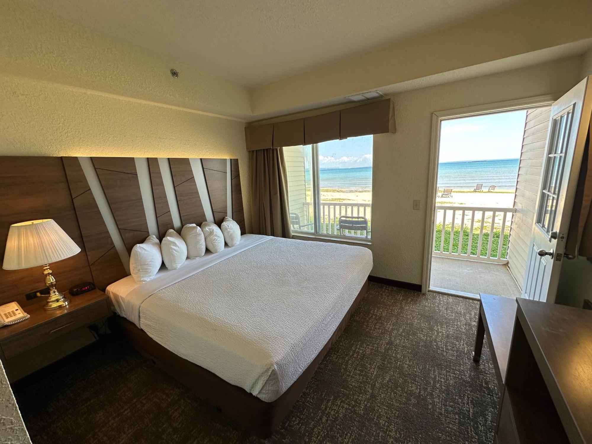 Mackinaw Beach And Bay Inn & Suites Маккино Сити Экстерьер фото