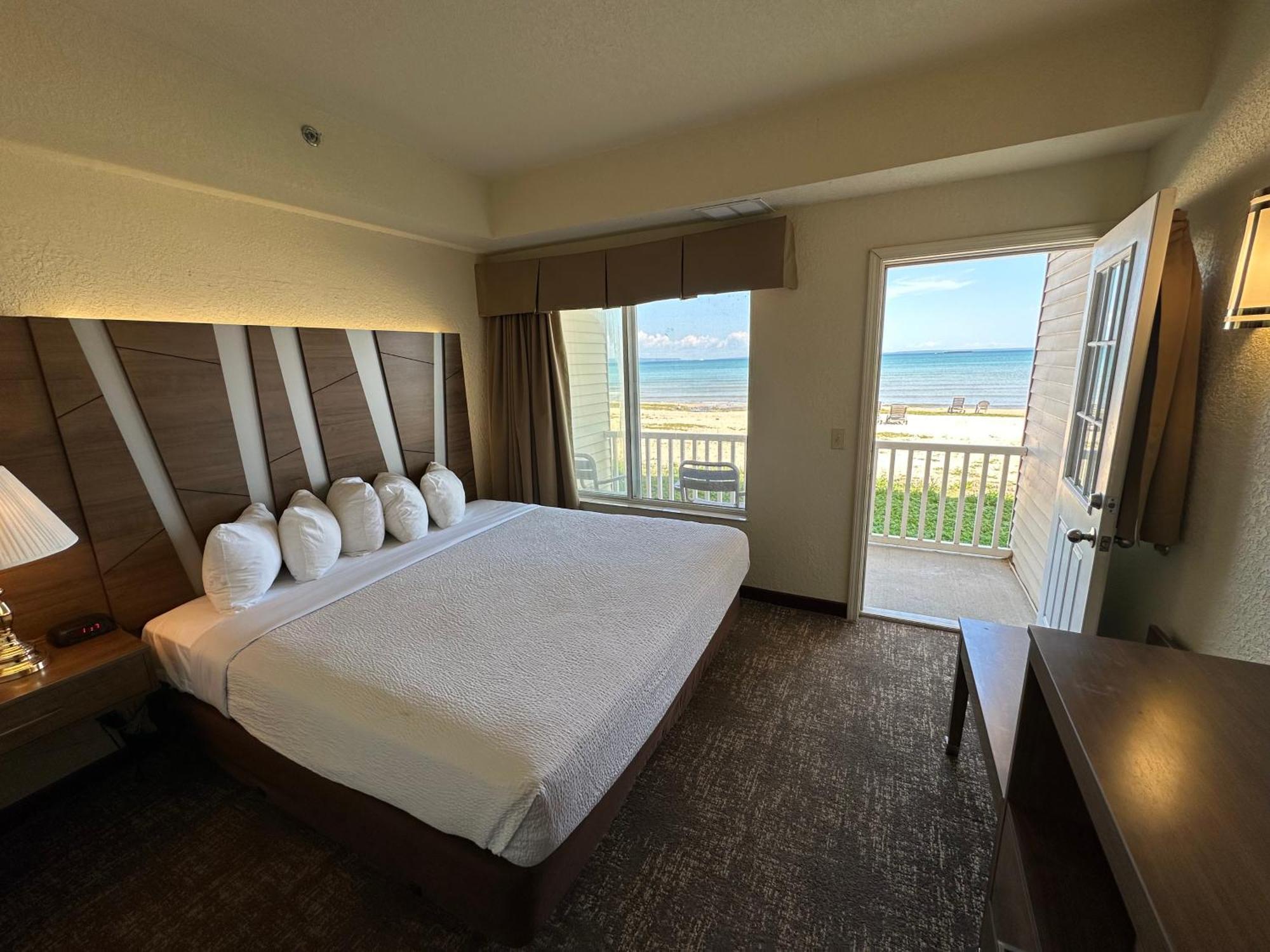 Mackinaw Beach And Bay Inn & Suites Маккино Сити Экстерьер фото