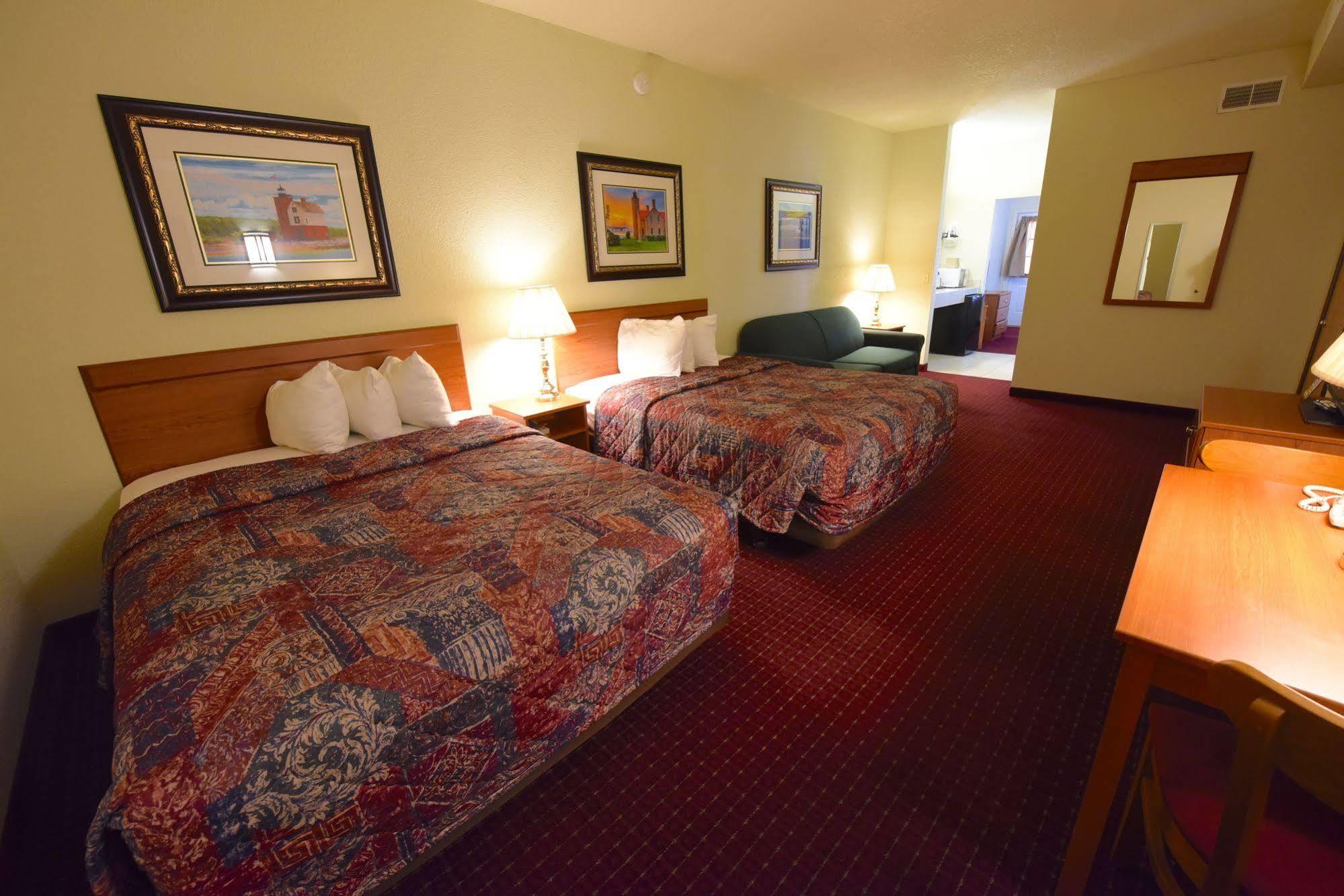 Mackinaw Beach And Bay Inn & Suites Маккино Сити Экстерьер фото