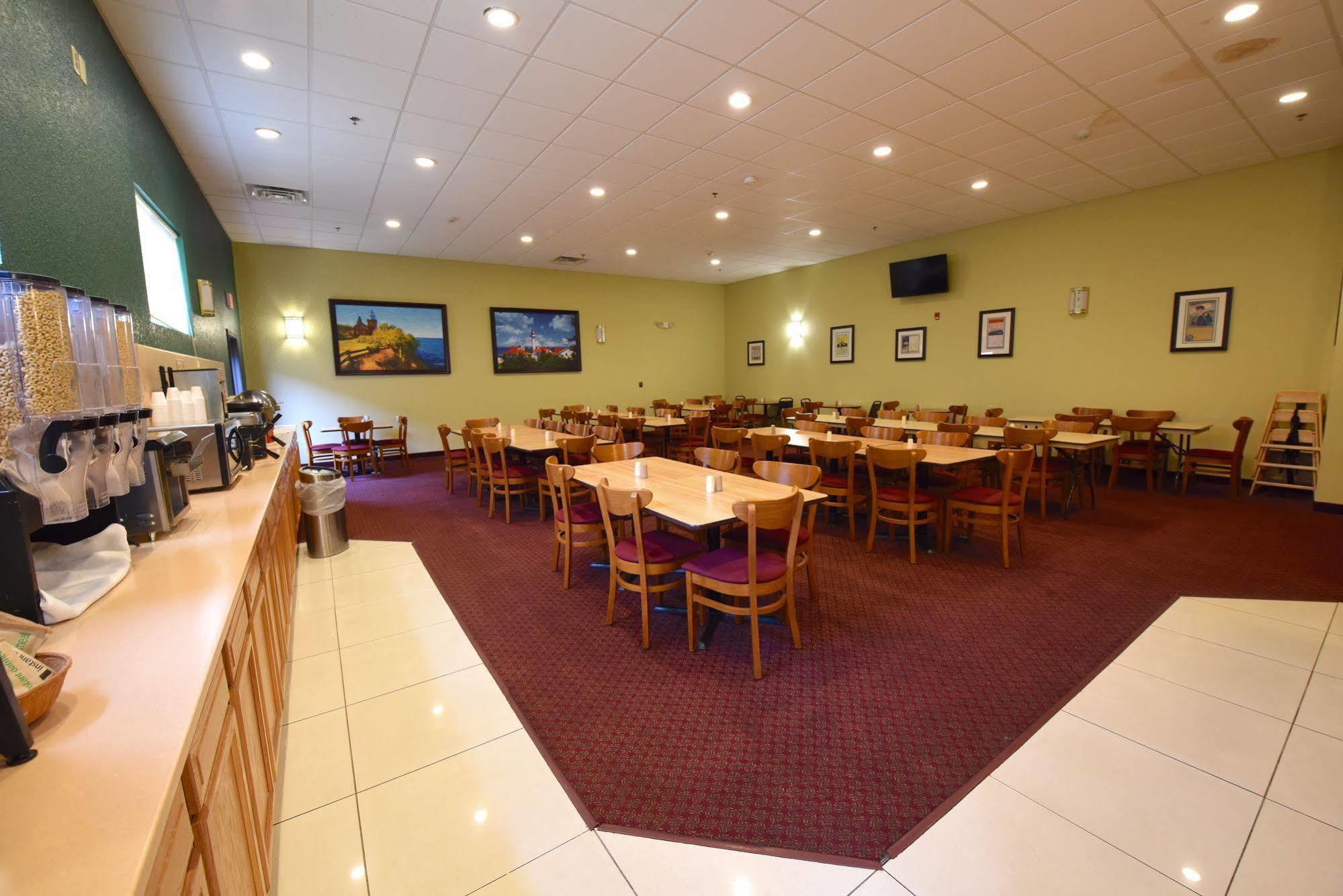 Mackinaw Beach And Bay Inn & Suites Маккино Сити Экстерьер фото