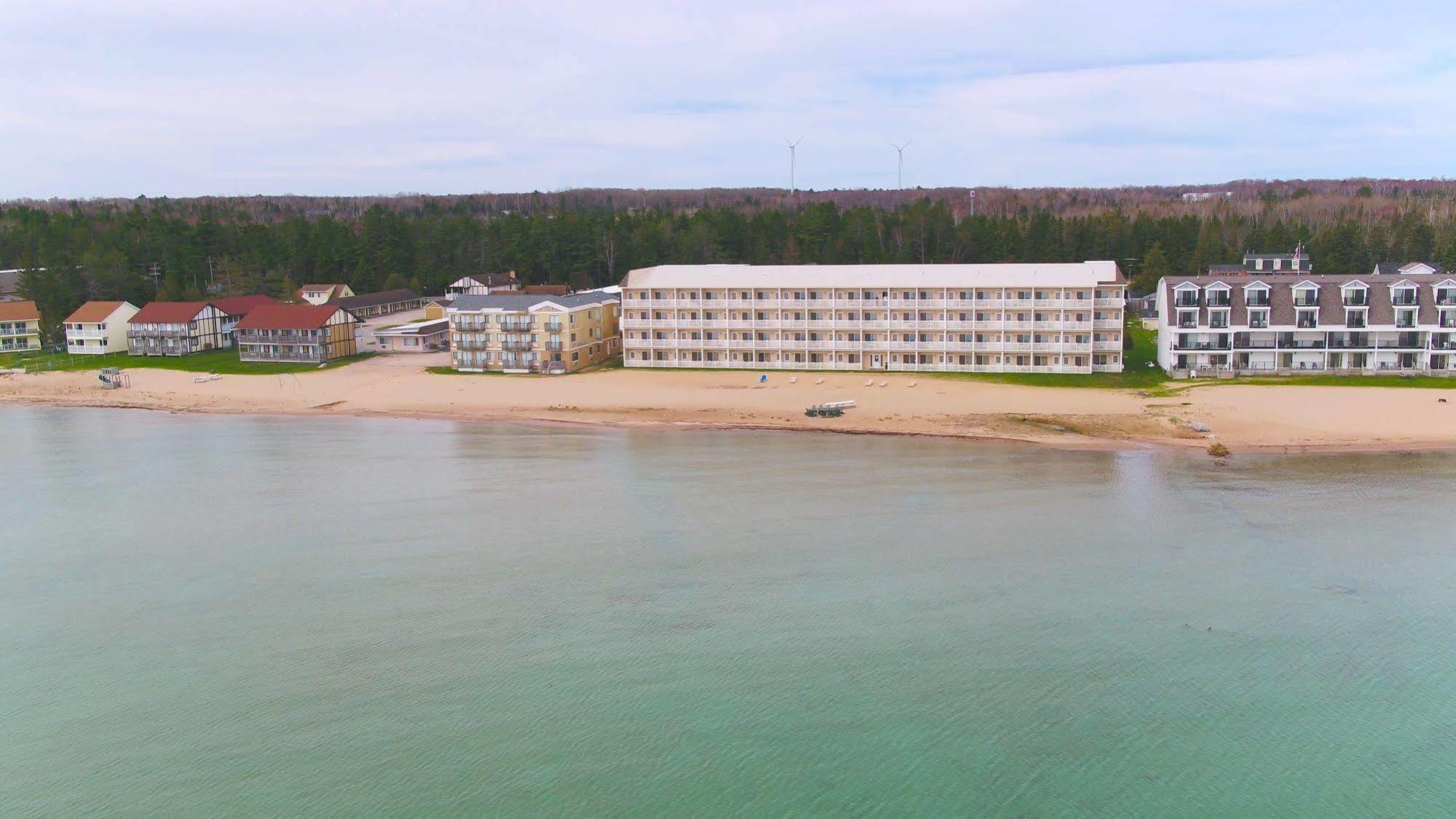 Mackinaw Beach And Bay Inn & Suites Маккино Сити Экстерьер фото