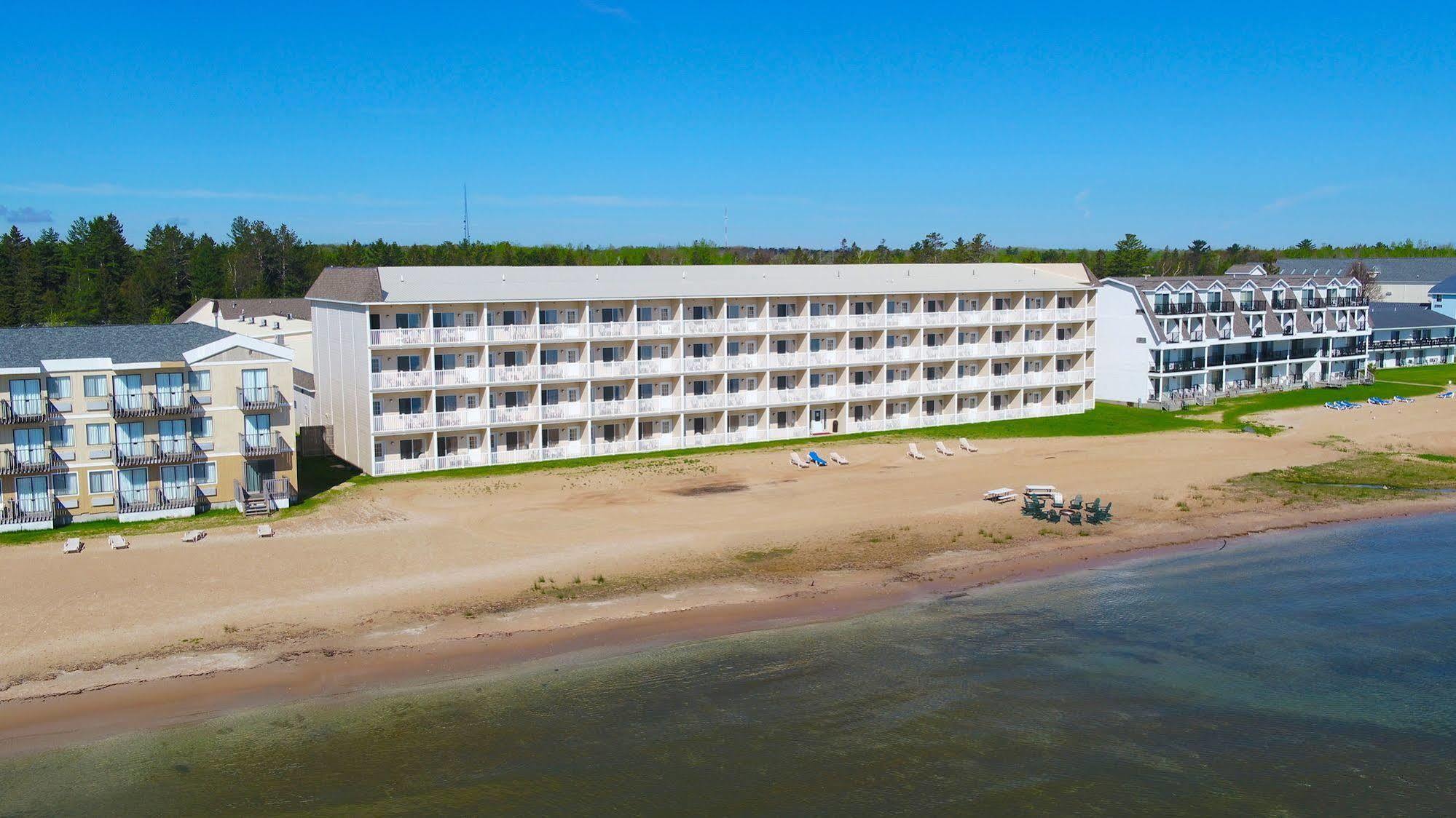 Mackinaw Beach And Bay Inn & Suites Маккино Сити Экстерьер фото
